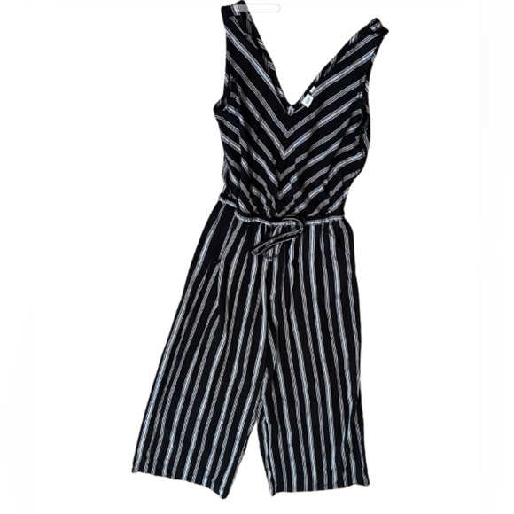 GAP Chevron Print V-Neck Wide-Leg Capri Romper Black & White Striped Size S Tall - Picture 3 of 14